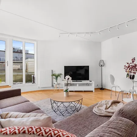Apartment Floor With Balcony - Super - 5 Pax
