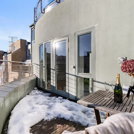 아파트 Floor With Balcony - Super - 5 Pax