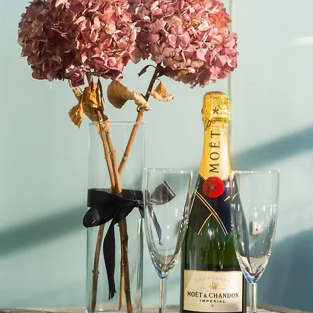 Floor With Balcony - Super - 5 Pax