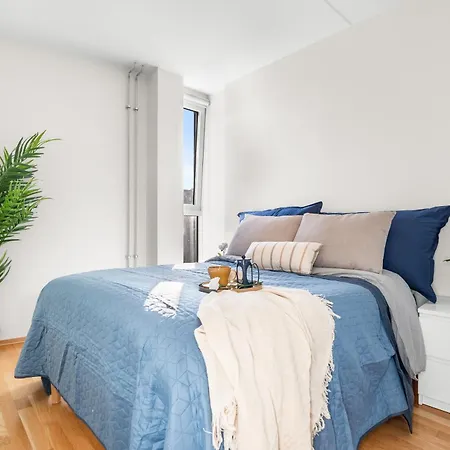 Floor With Balcony - Super - 5 Pax *